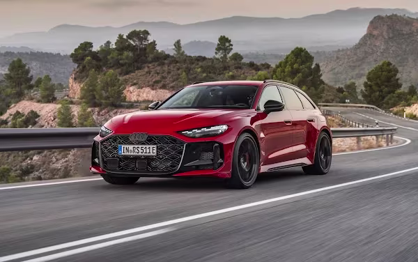 Audi RS5 Avant Lateral