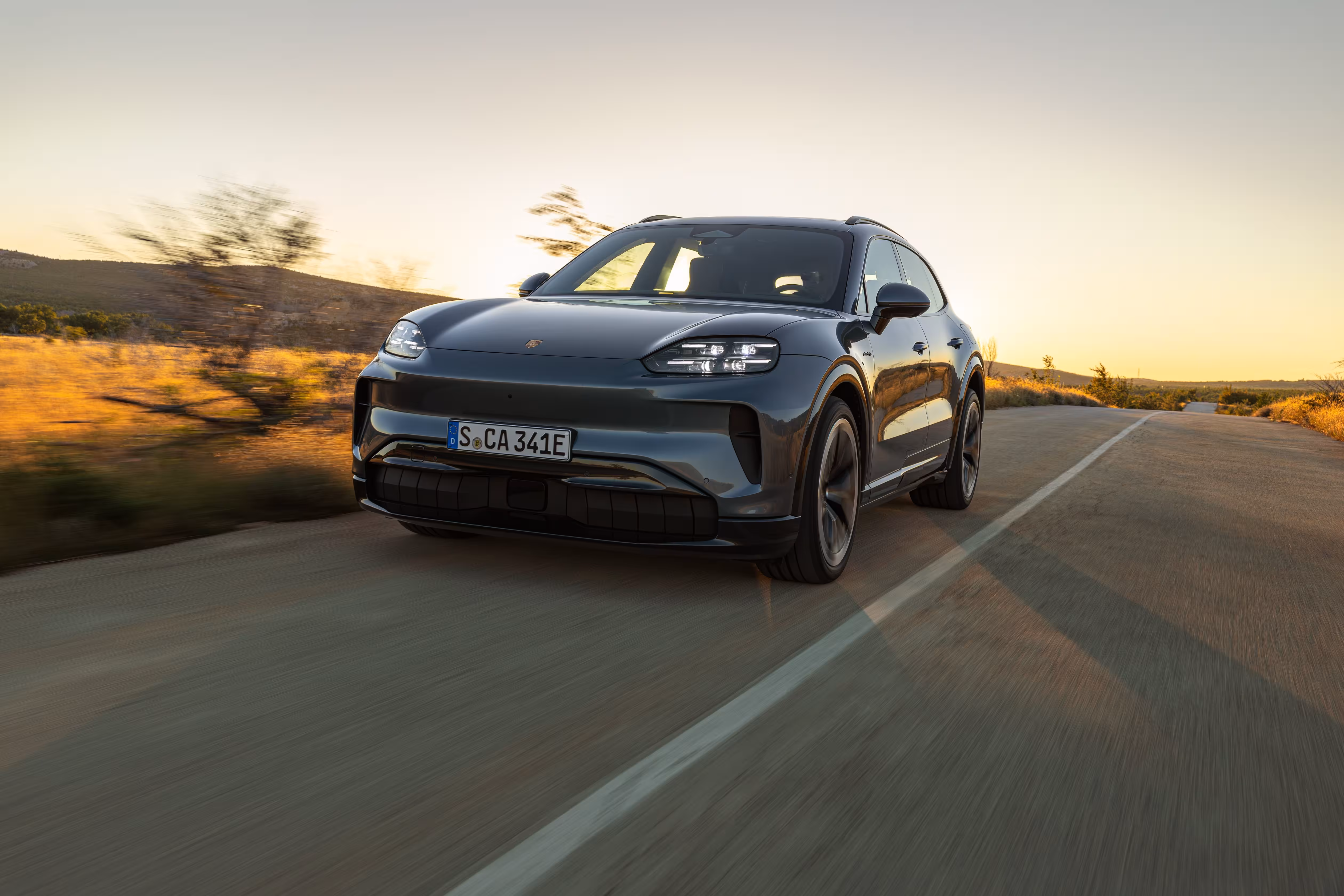 Porsche Cayenne elétrico em vista dianteira