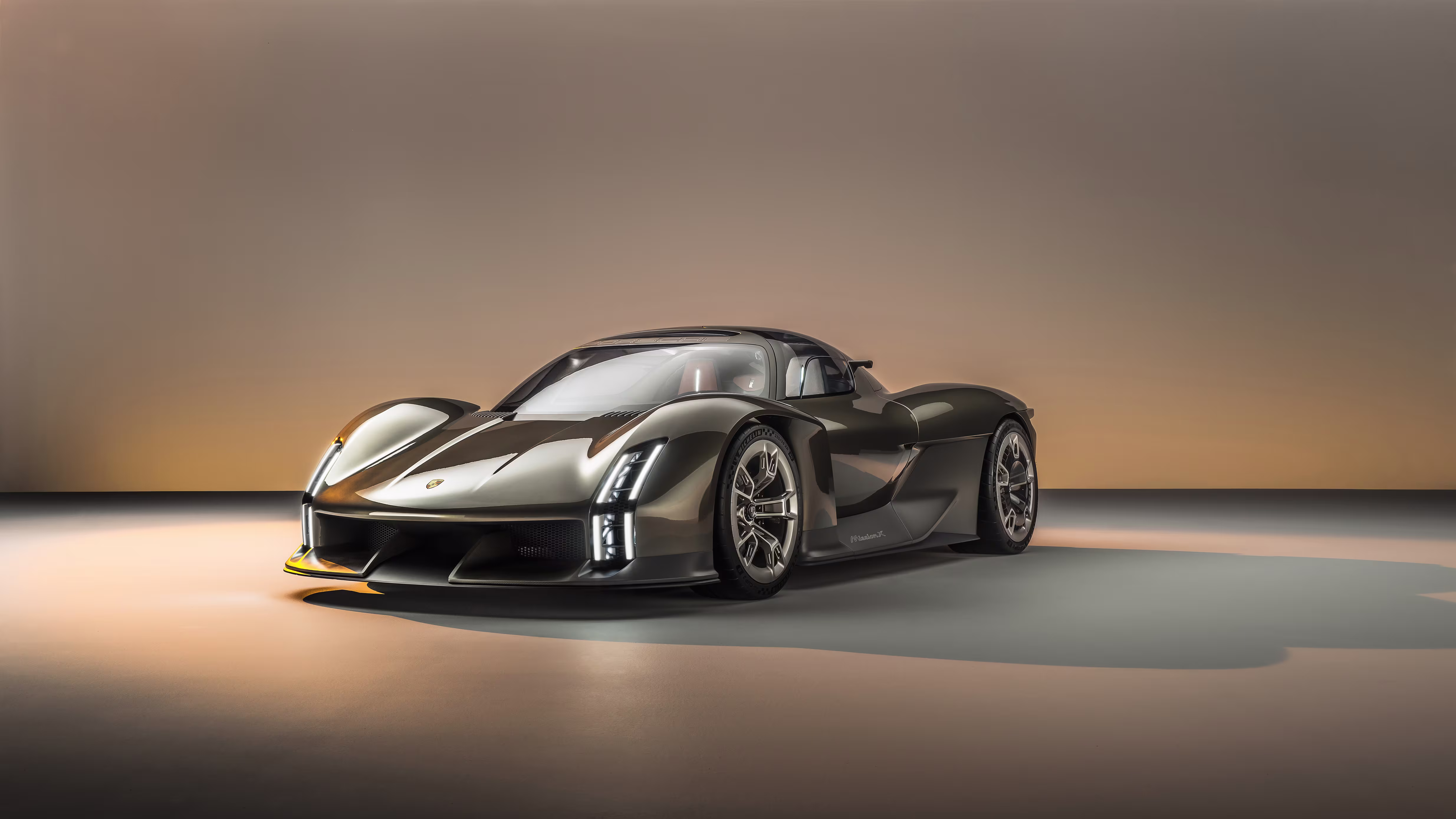 Porsche Mission X em vista lateral dianteira