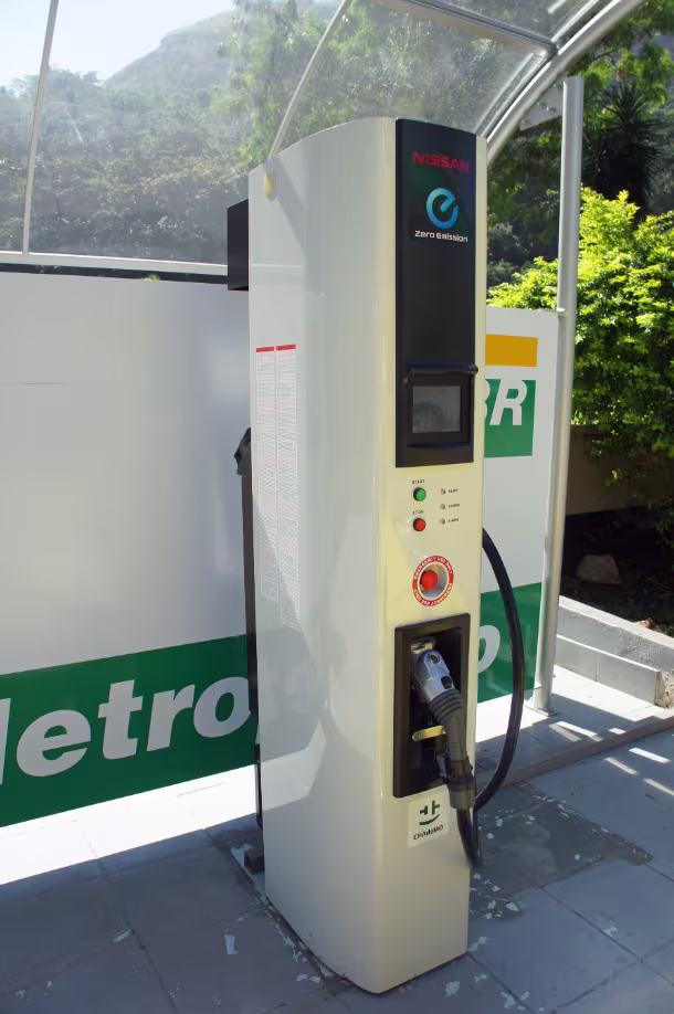 Estrutura de carregamento rápido para veículo elétrico