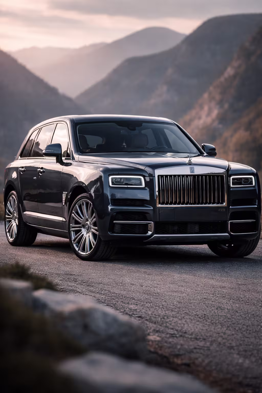 Rolls-Royce Cullinan, utilitário de luxo equipado com motor V12