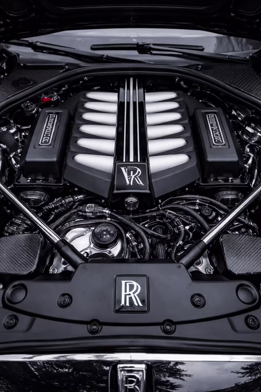 Rolls-Royce V12 diante da mudança na estratégia de eletrificação