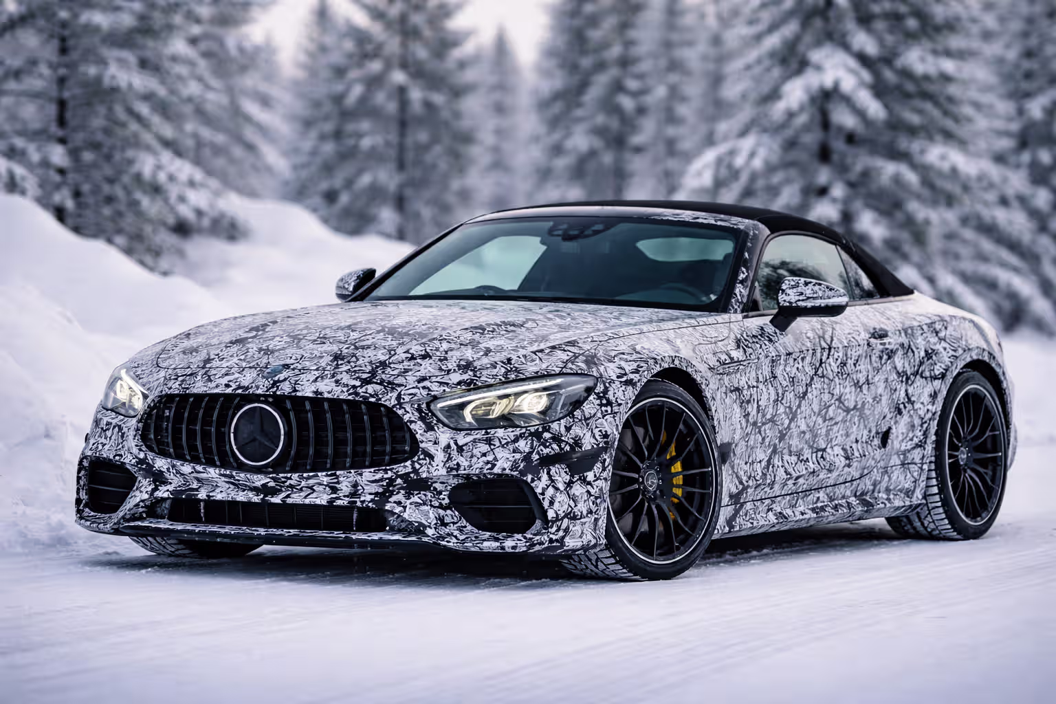 Mercedes SL 2027 é flagrado em testes; atualização ainda não foi revelada