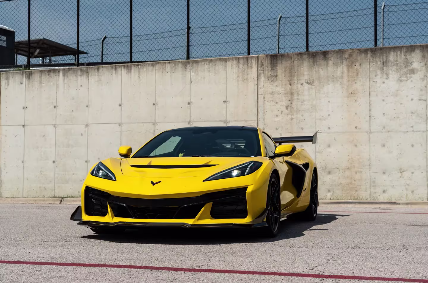 Vista frontal do Chevrolet Corvette ZR1X