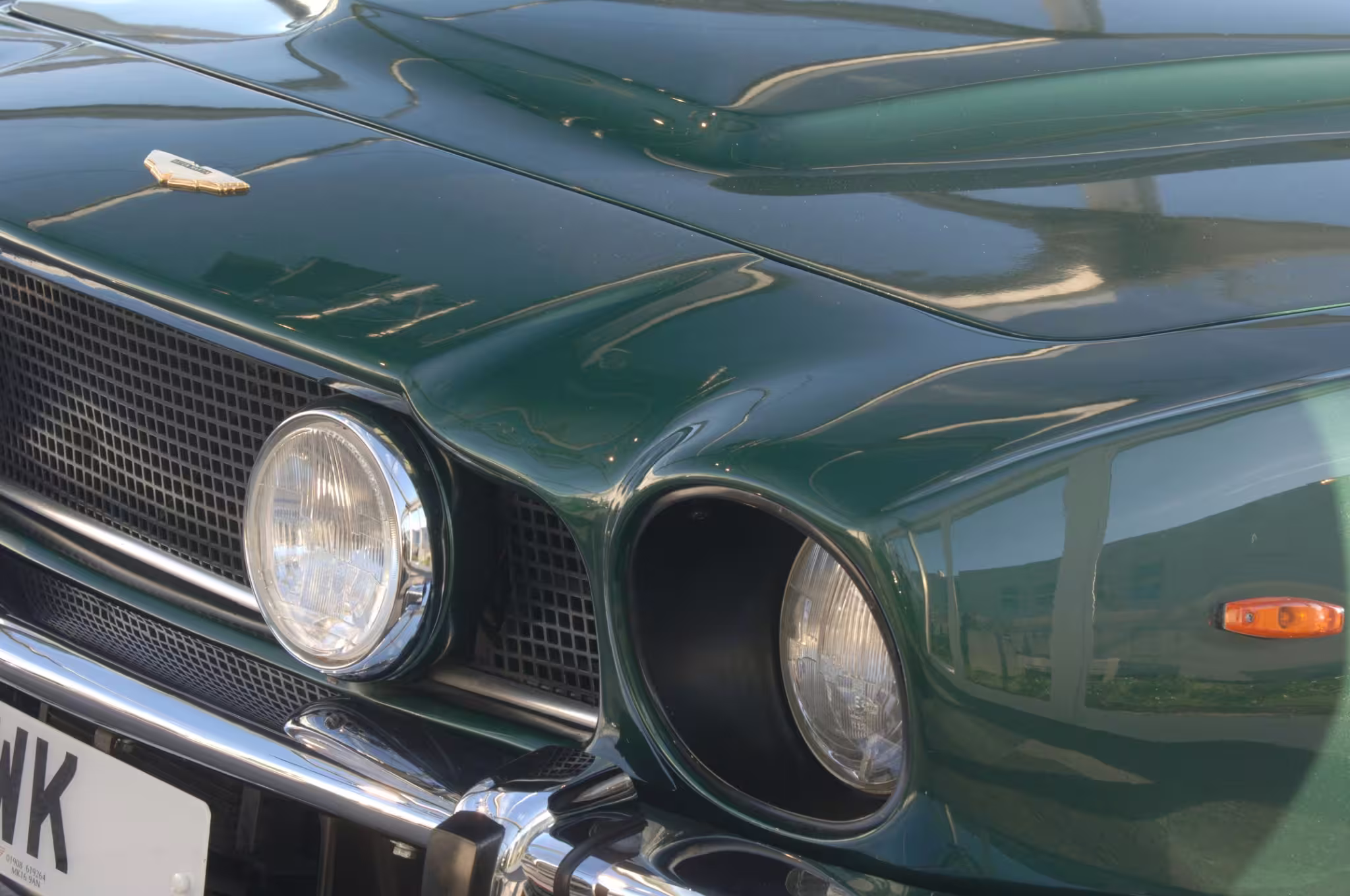 Aston Martin AMV8 em imagem oficial 8