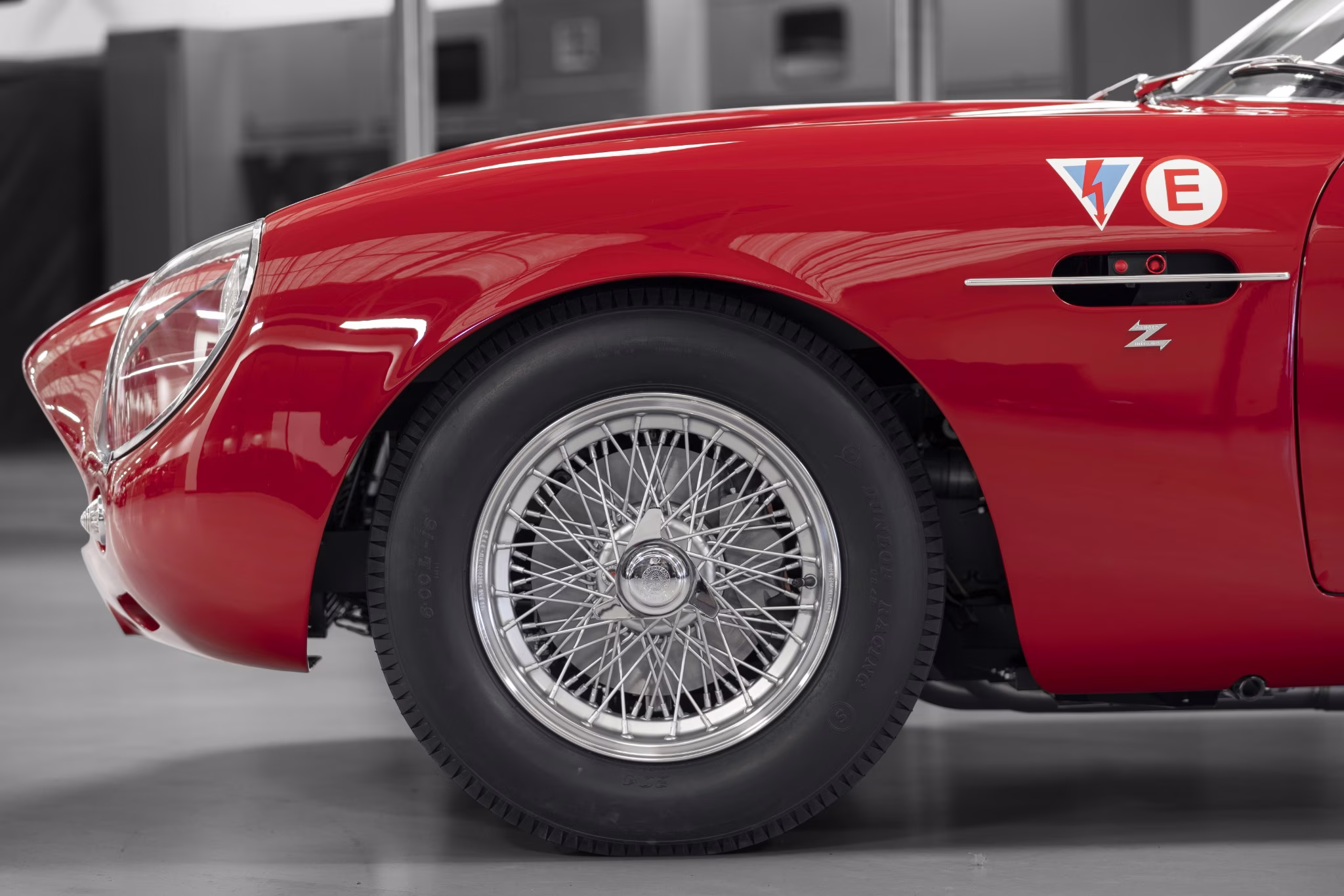 Aston Martin DB4 GT Zagato Continuation em imagem oficial