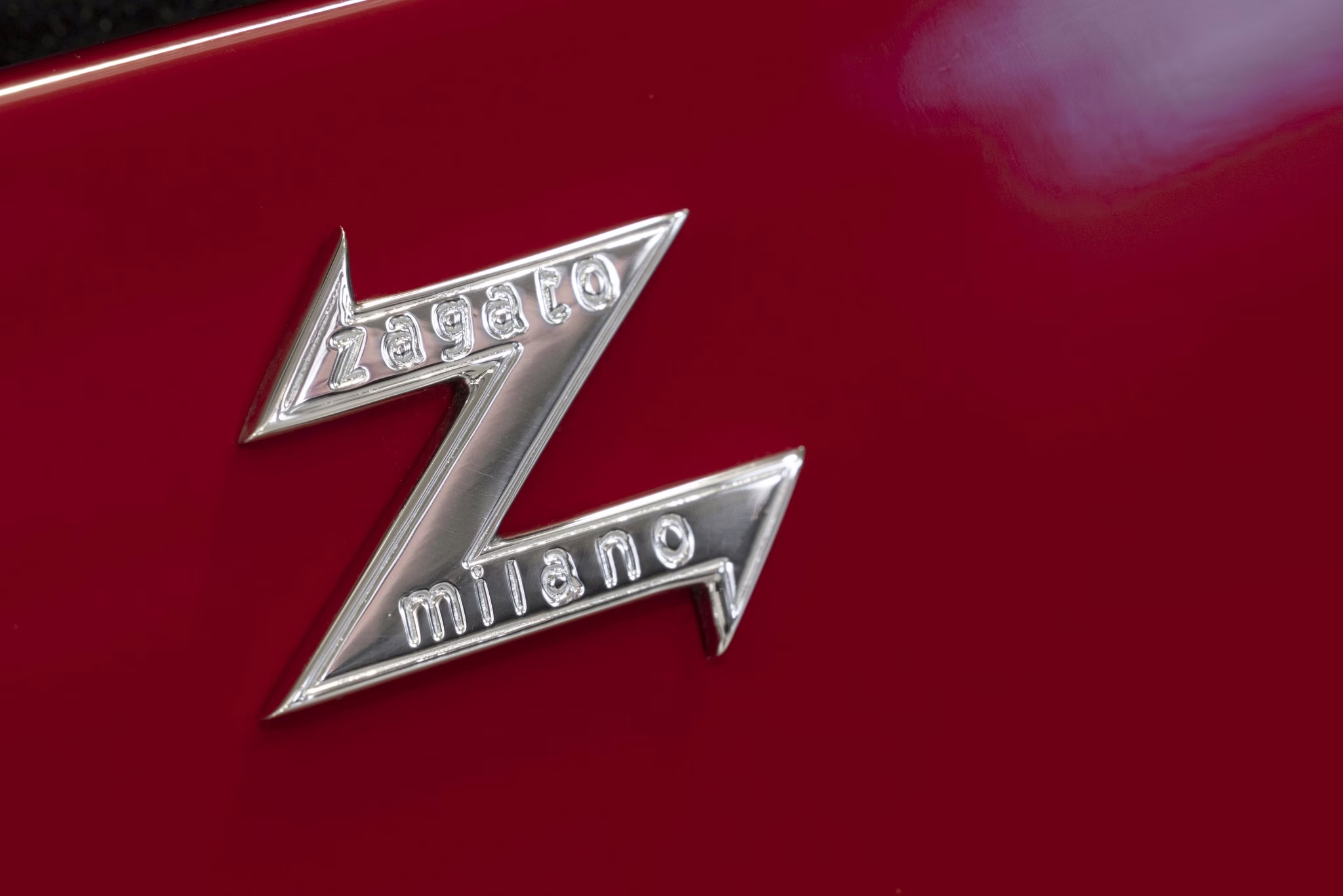 Aston Martin DB4 GT Zagato Continuation em imagem oficial