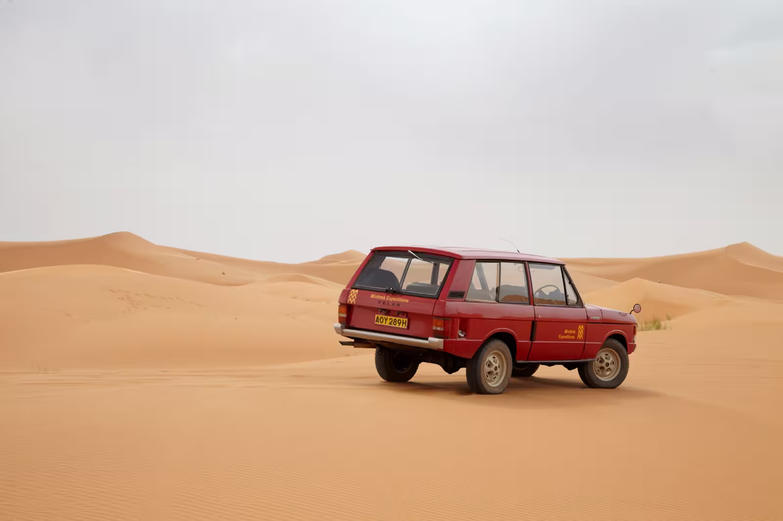 Range Rover Velar de 1969 em imagem oficial 4