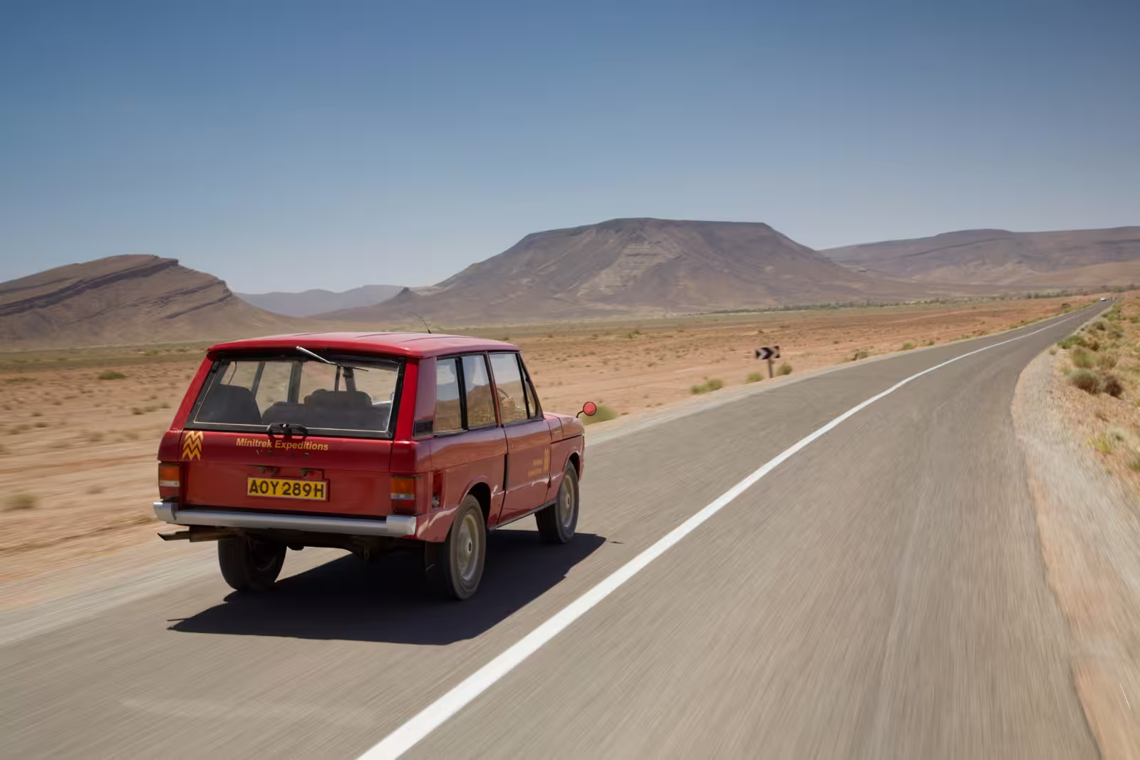 Range Rover Velar de 1969 em imagem oficial com destaque para a carroceria