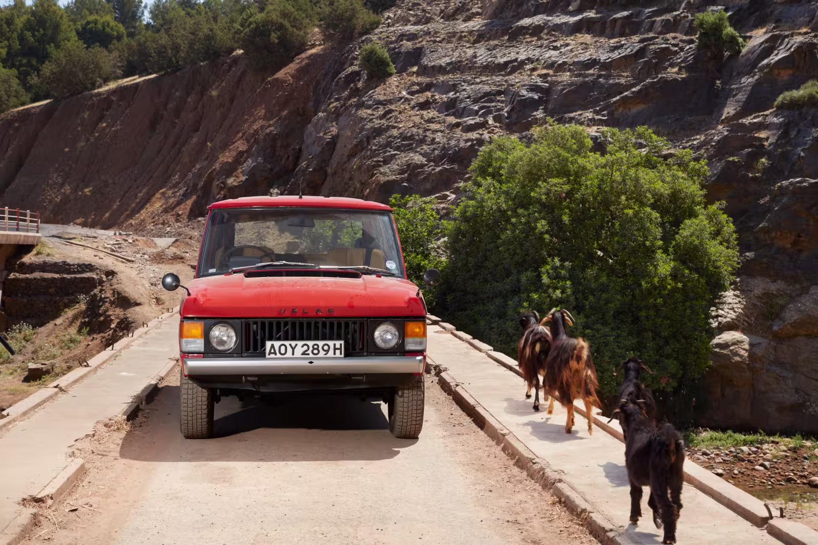 Range Rover Velar de 1969 em imagem oficial 6