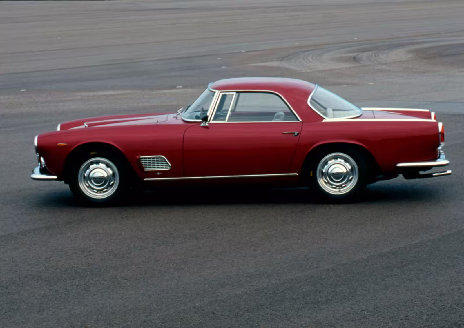 Maserati 3500 GT em imagem oficial 7