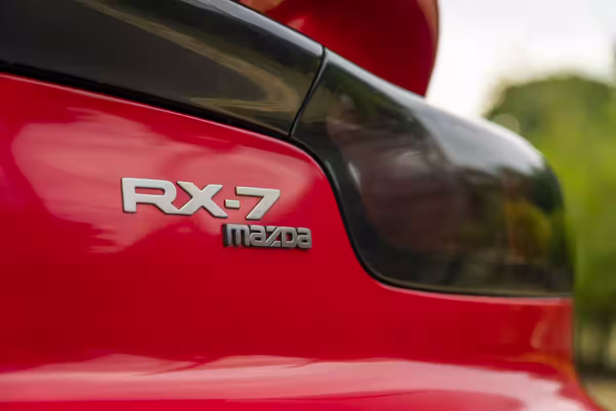 Mazda RX-7 Mk3 em imagem oficial da Mazda 13