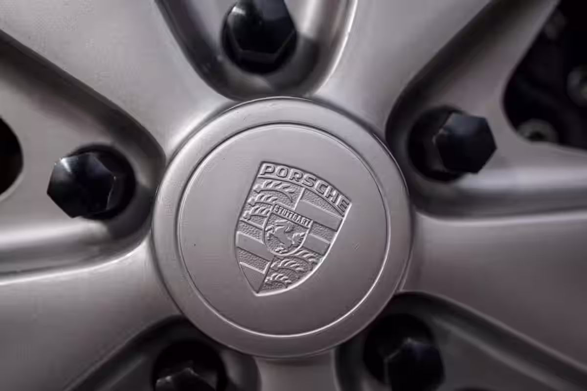 Porsche 911 Carrera Cabriolet Turbo-look 1983 em imagem oficial 14