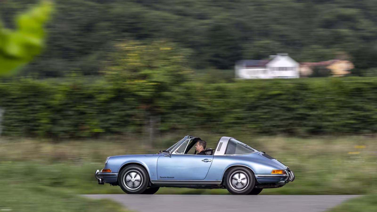 Porsche 911 S 2.2 Targa 1970 em imagem oficial 17