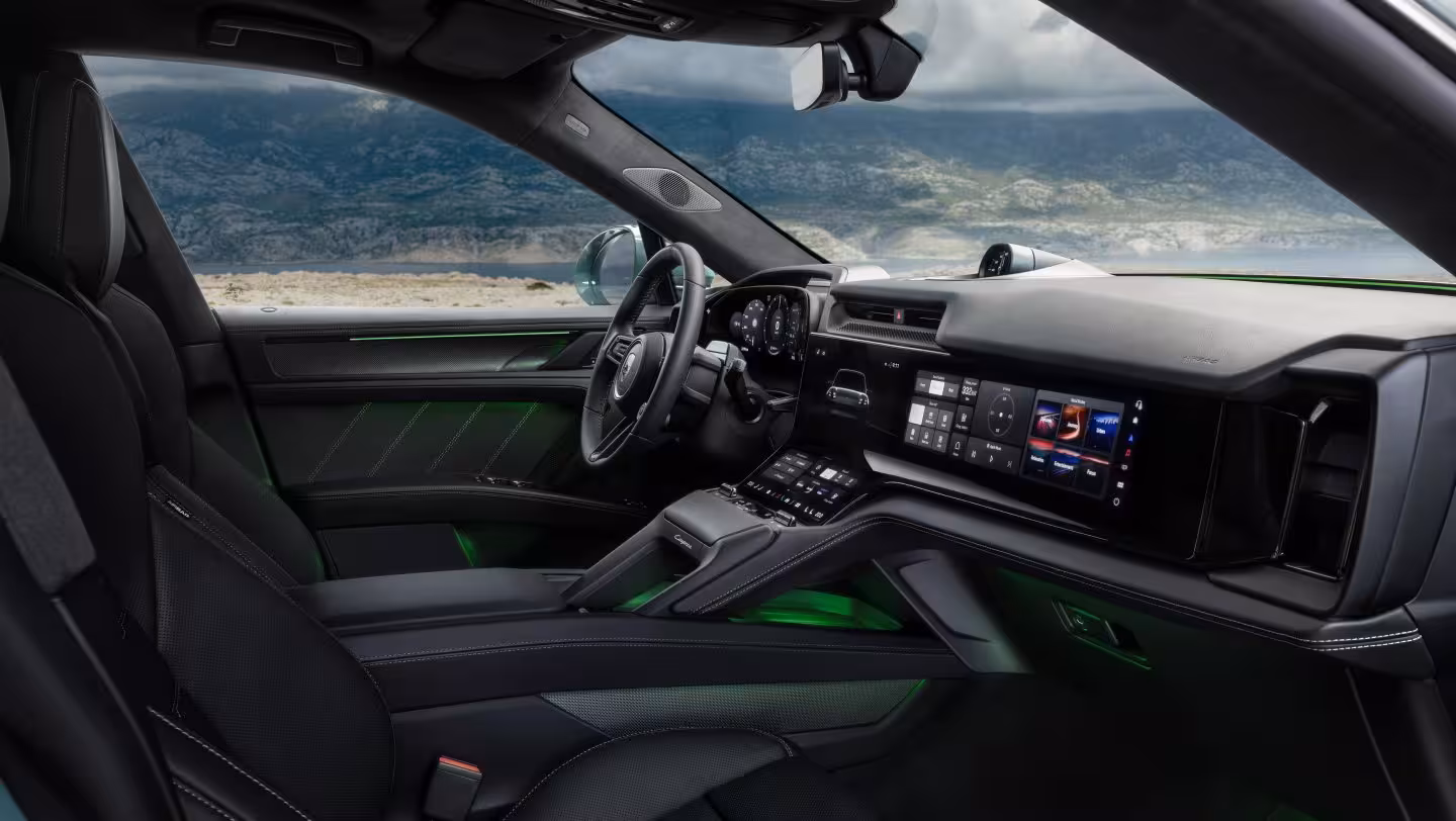 Interior do Porsche Cayenne Coupé Electric