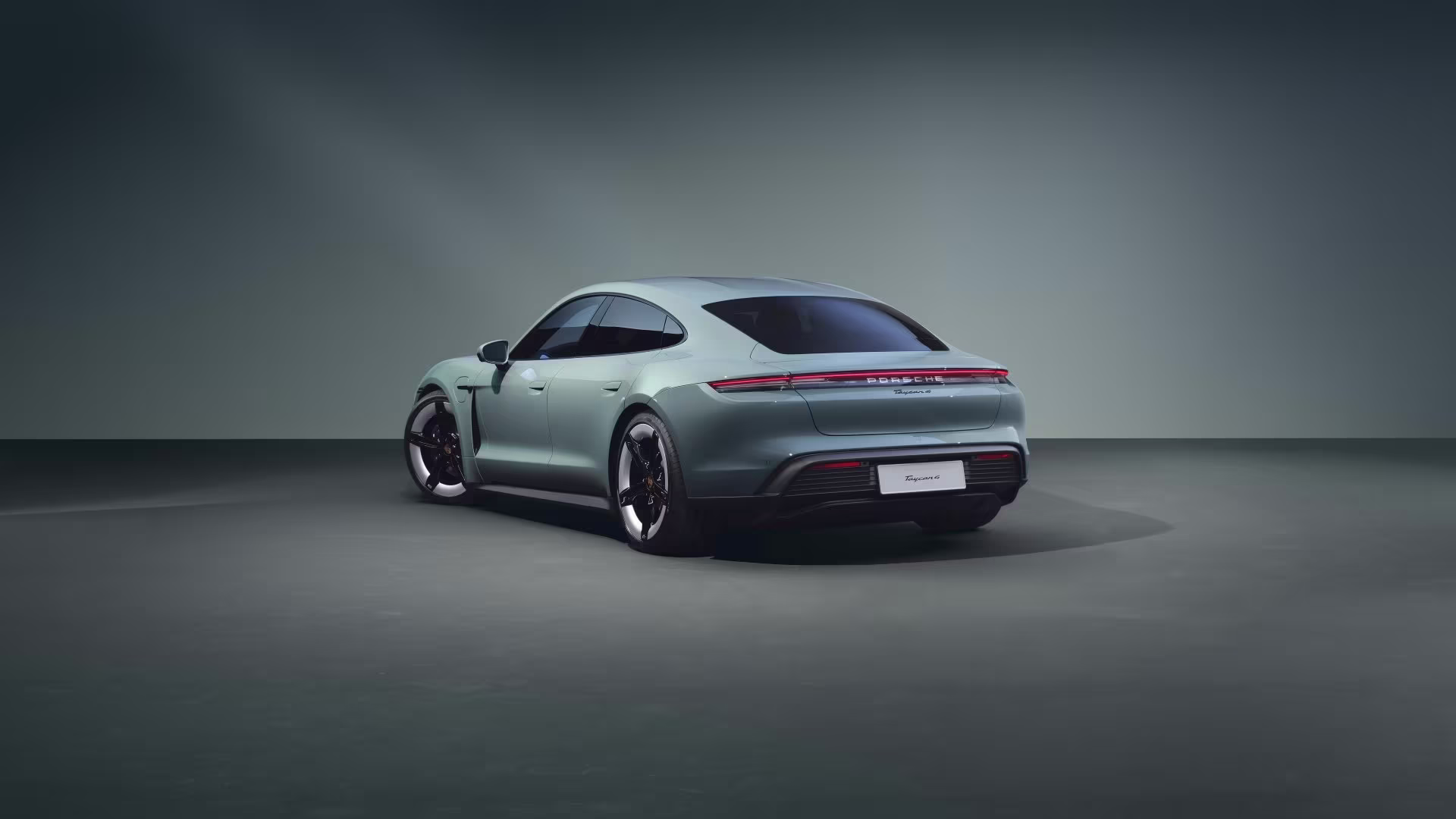 Porsche Taycan em diferentes ângulos