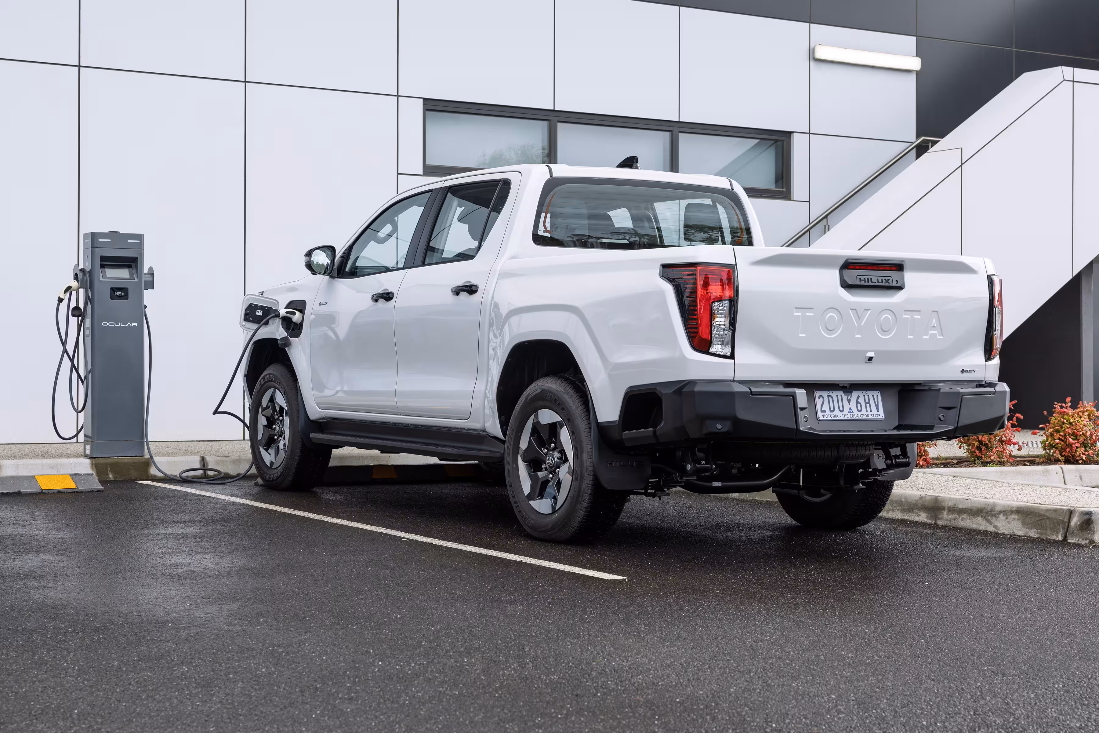 Traseira da Toyota Hilux elétrica
