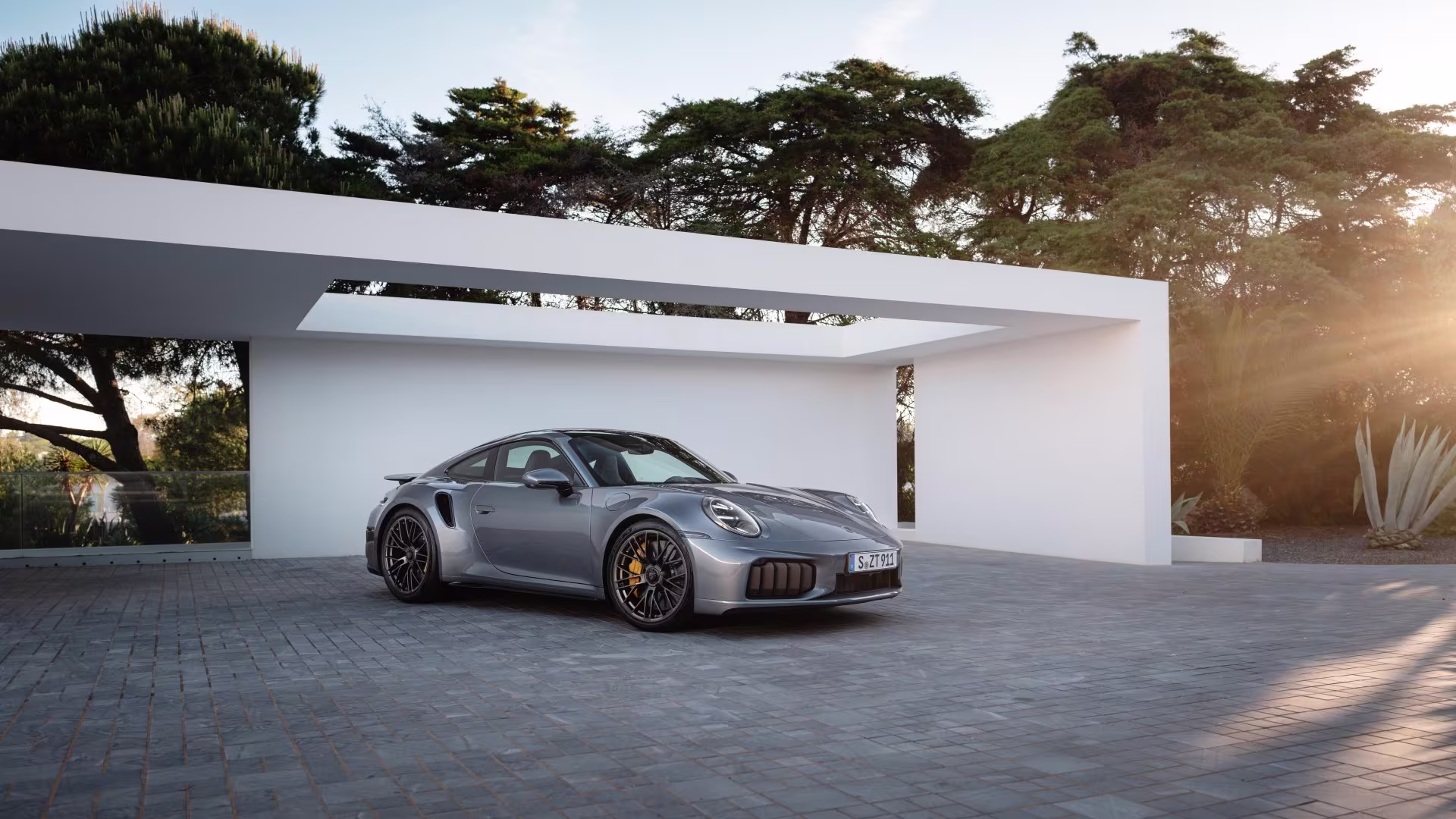 Perfil lateral do Porsche 911 Turbo S T-Hybrid
