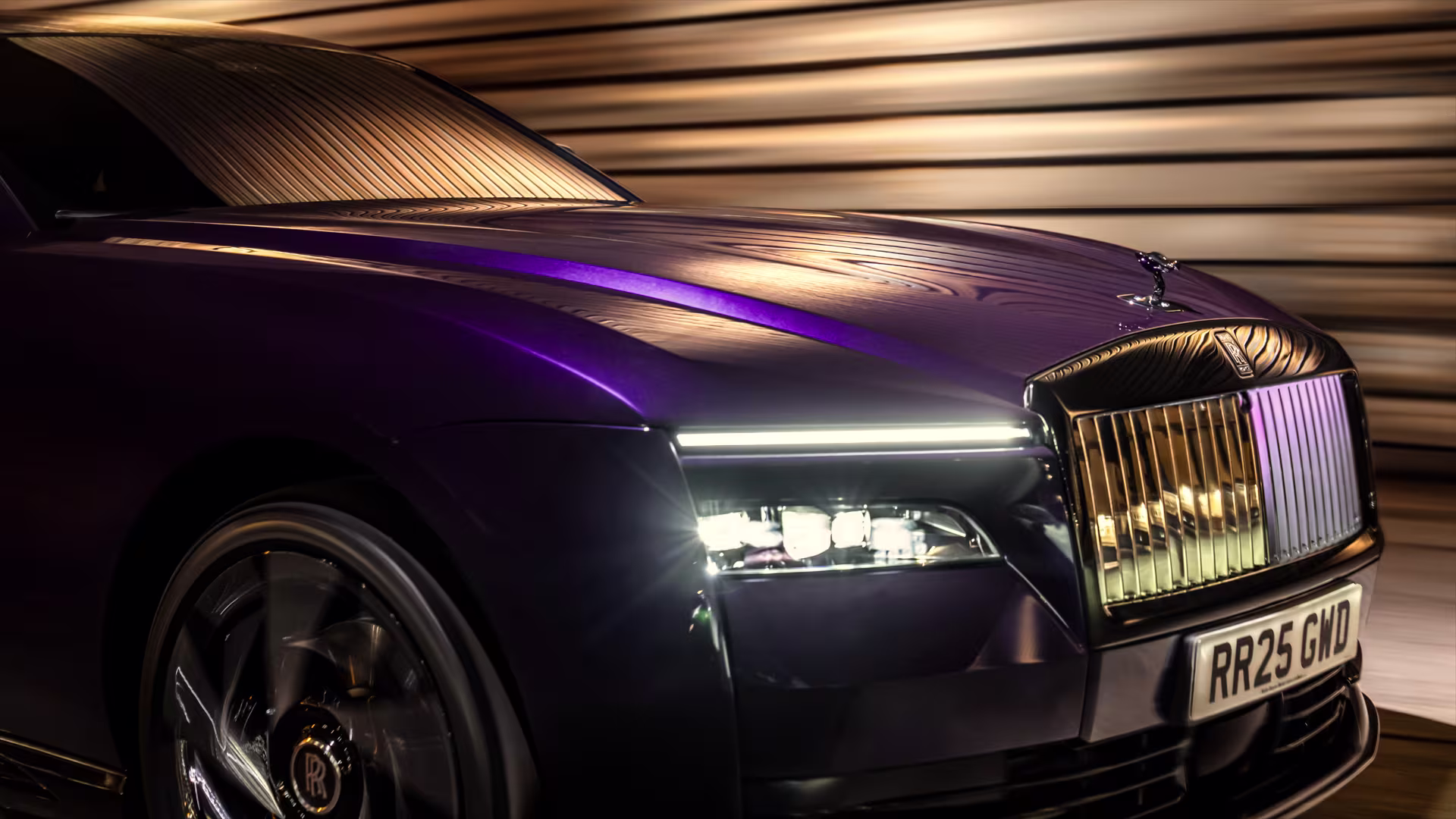 Black Badge Spectre em imagem oficial da Rolls-Royce