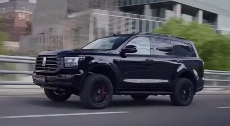 GWM Tank 500 Black Warrior visto de frente