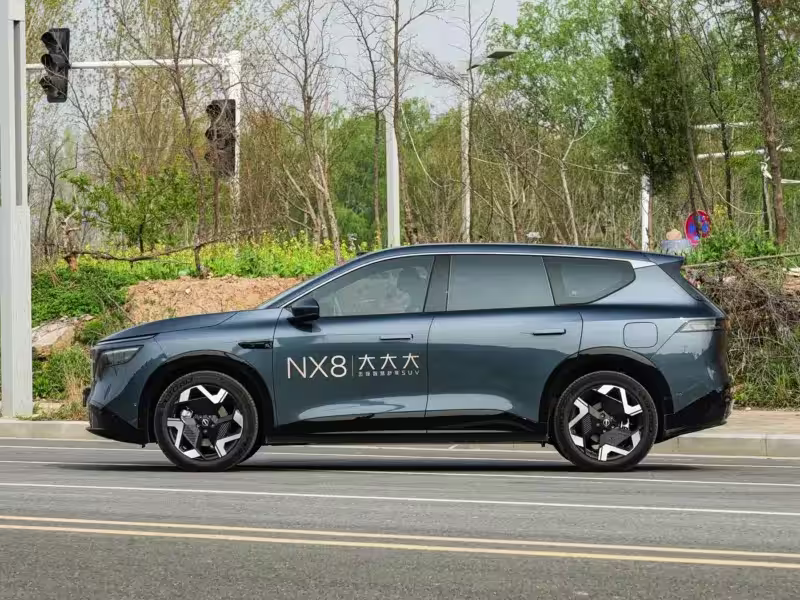 Perfil lateral do Nissan NX8
