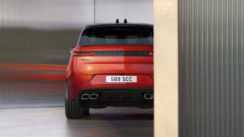 Range Rover Sport Twenty Edition em imagem oficial com destaque lateral