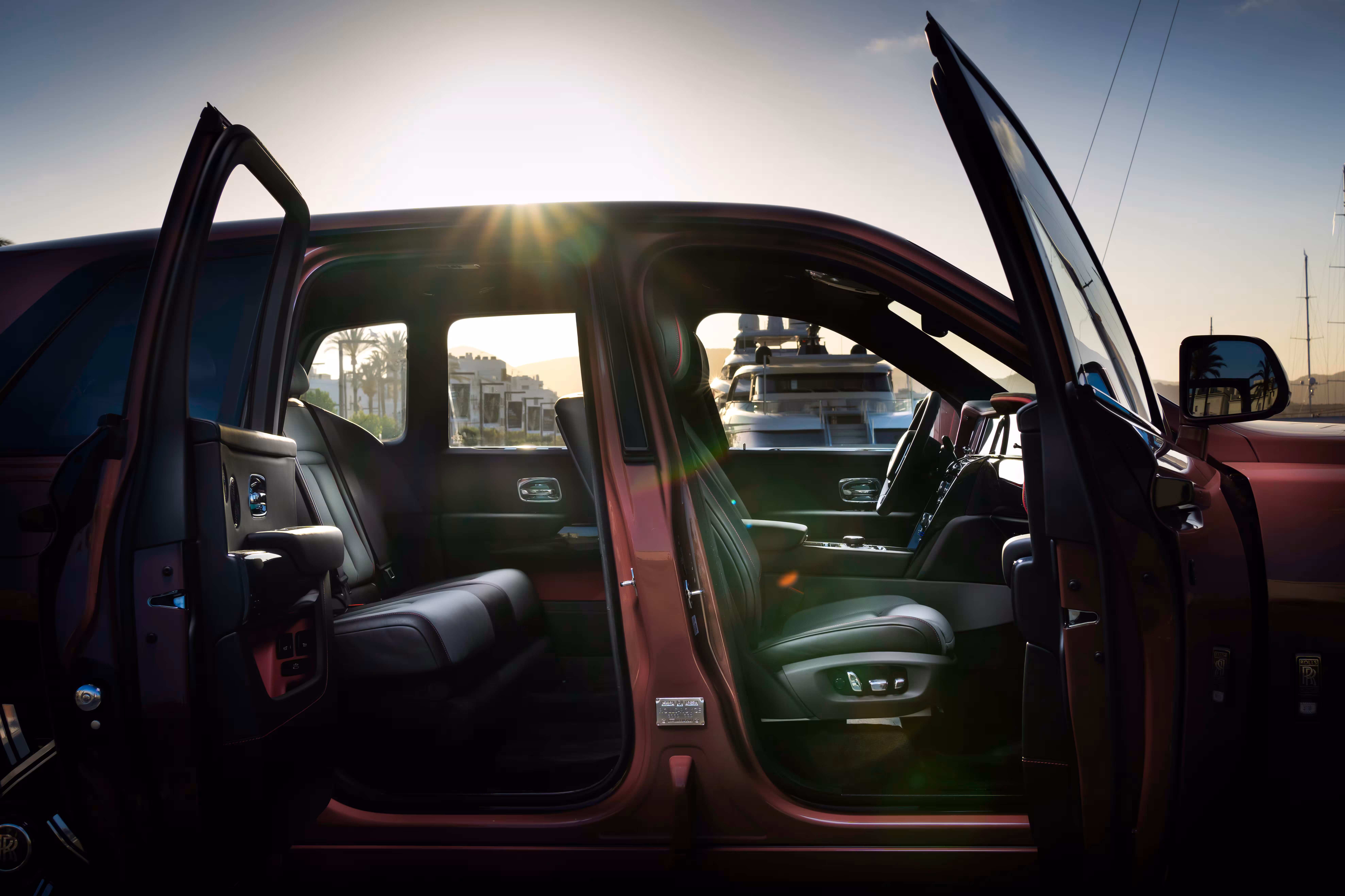 Rolls-Royce Cullinan em imagem de divulgação