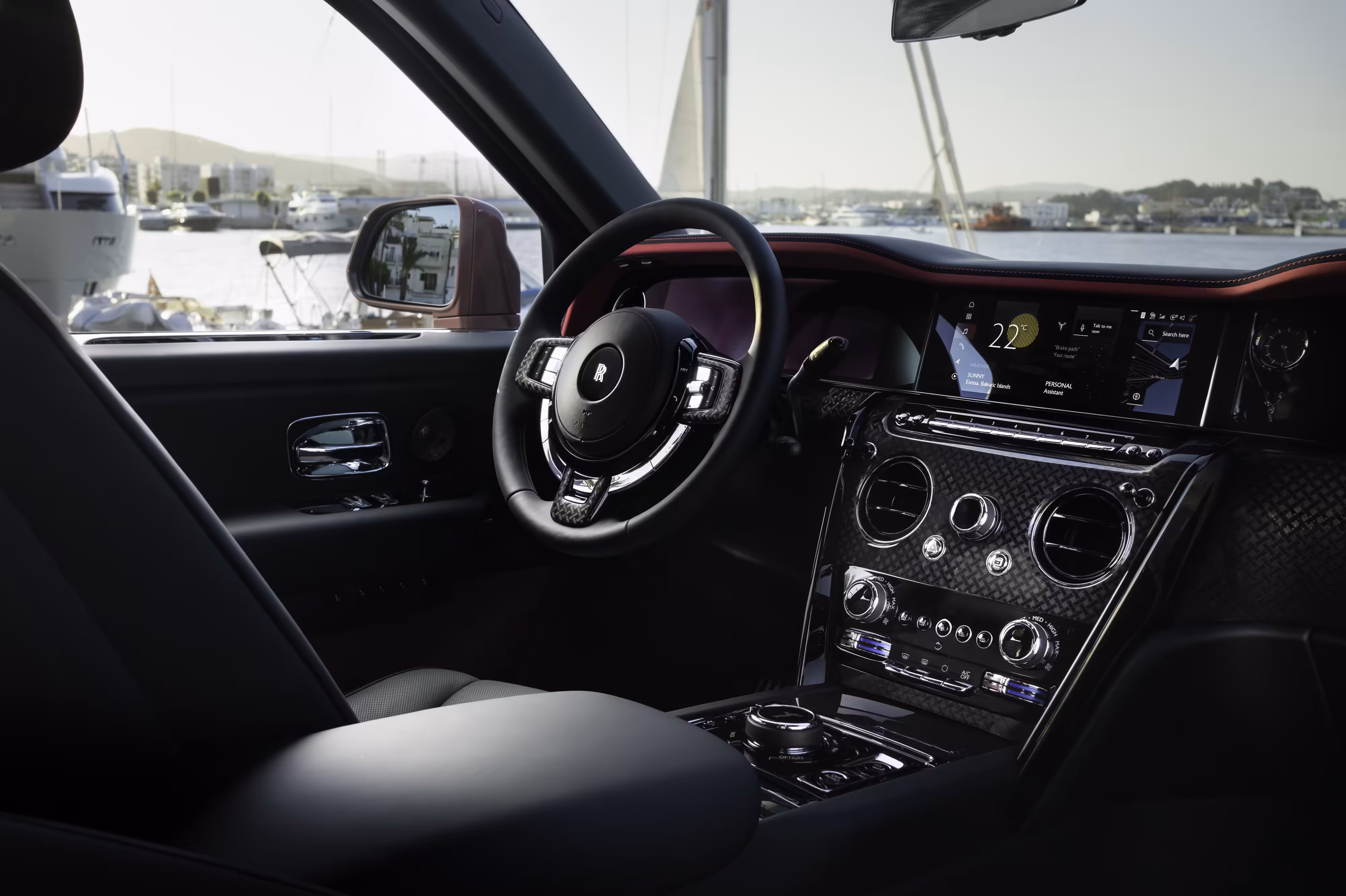 Interior de Rolls-Royce em imagem de divulgação