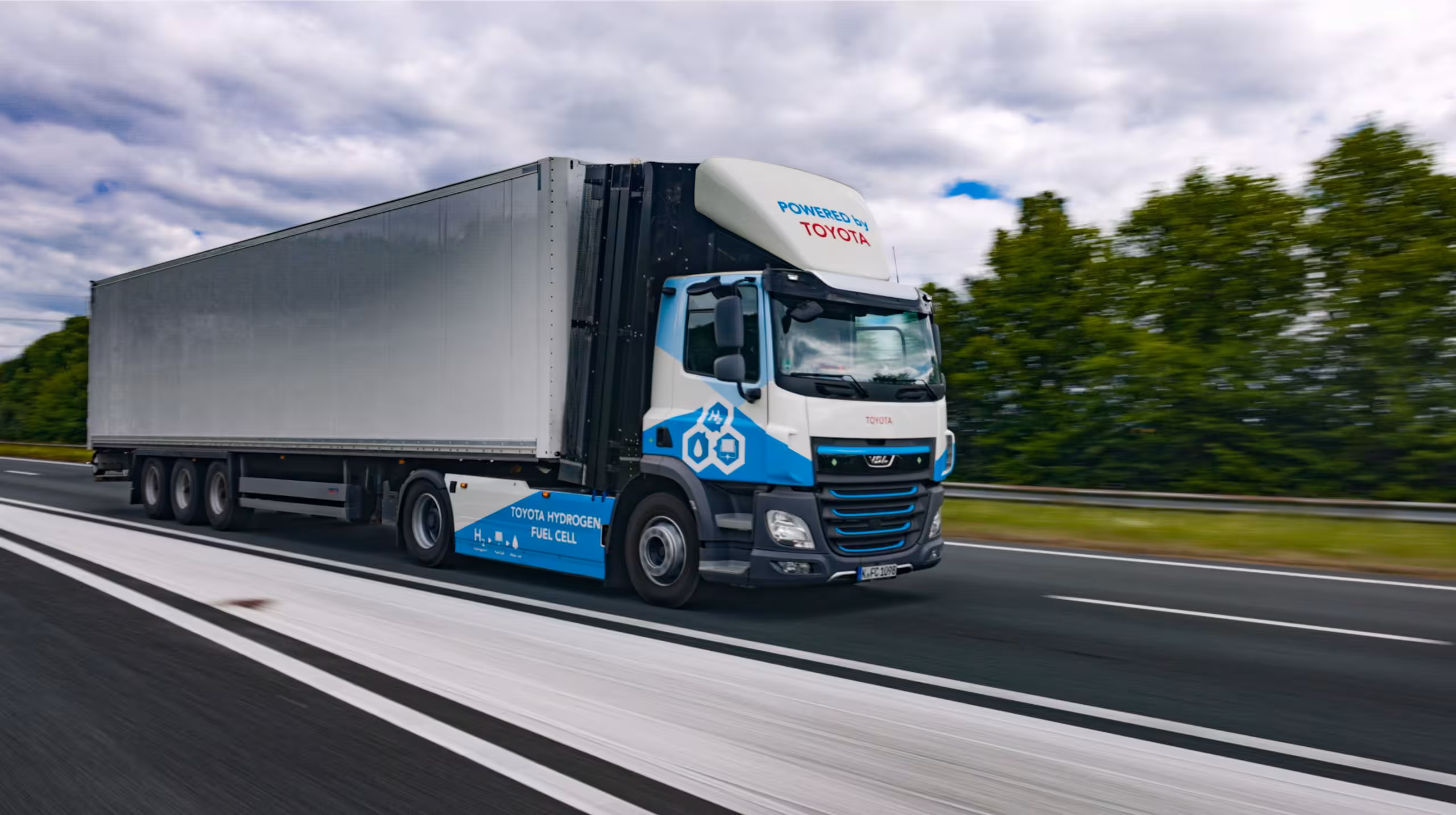Caminhão leve com célula a combustível Toyota e Isuzu
