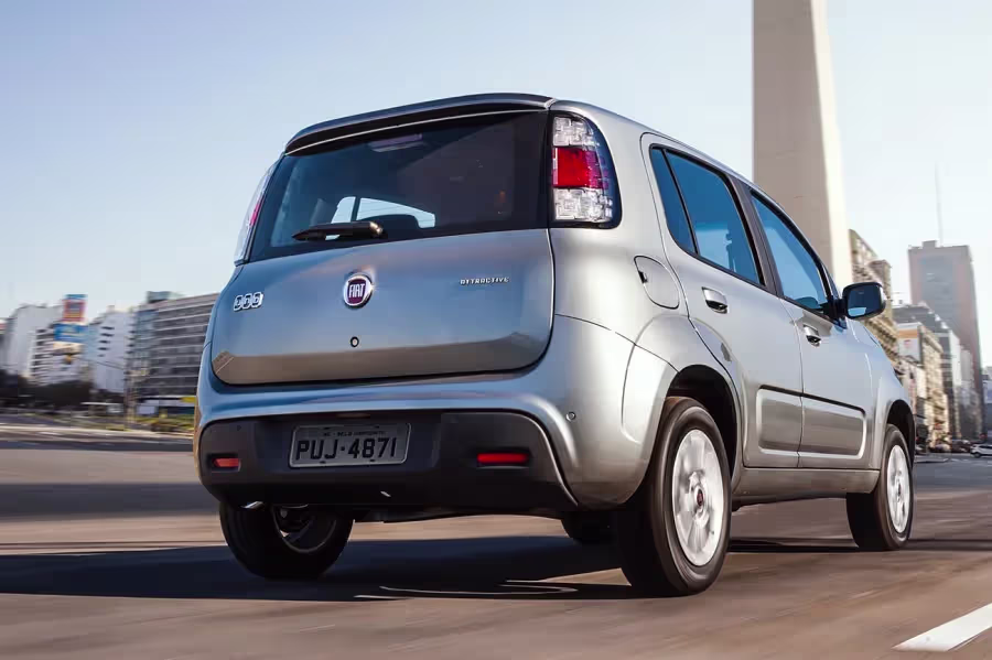 Interior do Fiat Uno Attractive 2015 usado