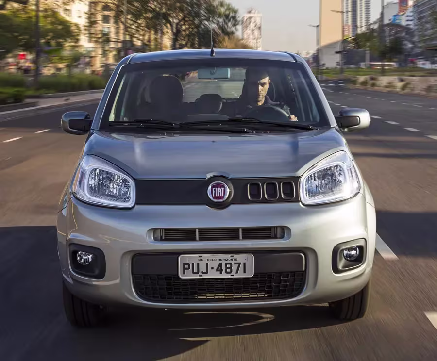 Fiat Uno Attractive 2015 usado visto de frente