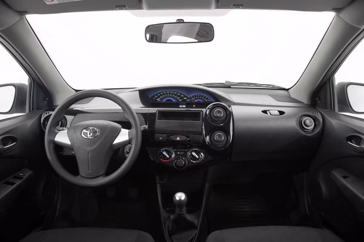 Interior do Toyota Etios 2014 usado