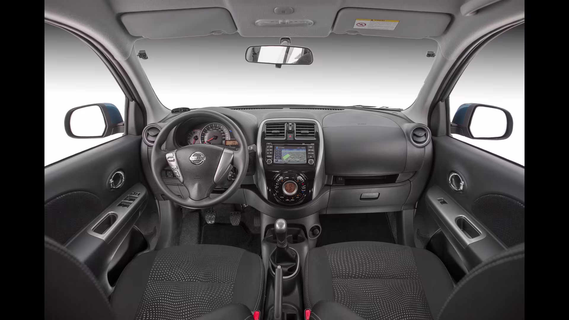 Interior do Nissan March 2015 usado