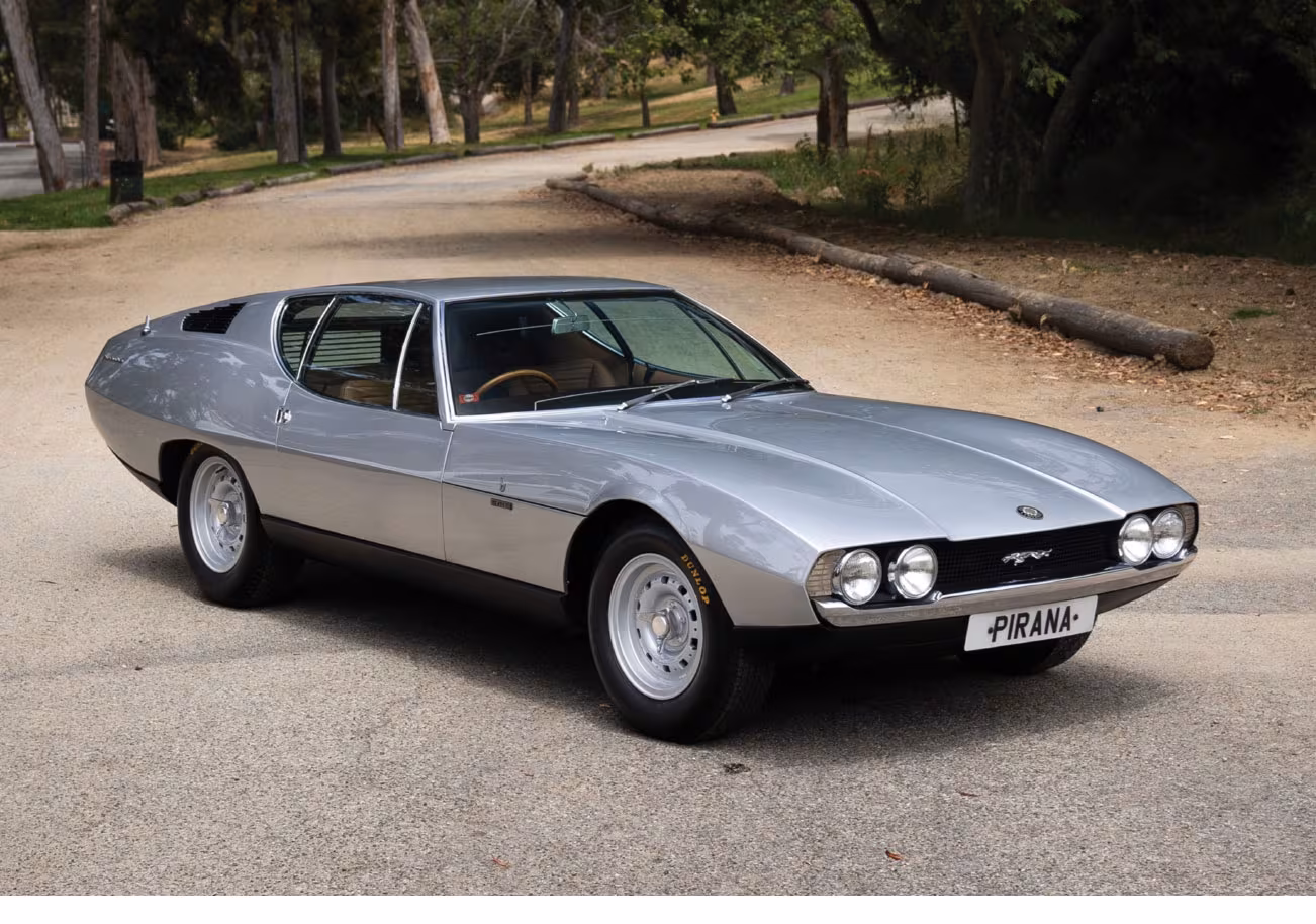 Bertone Pirana visto de frente e de lado