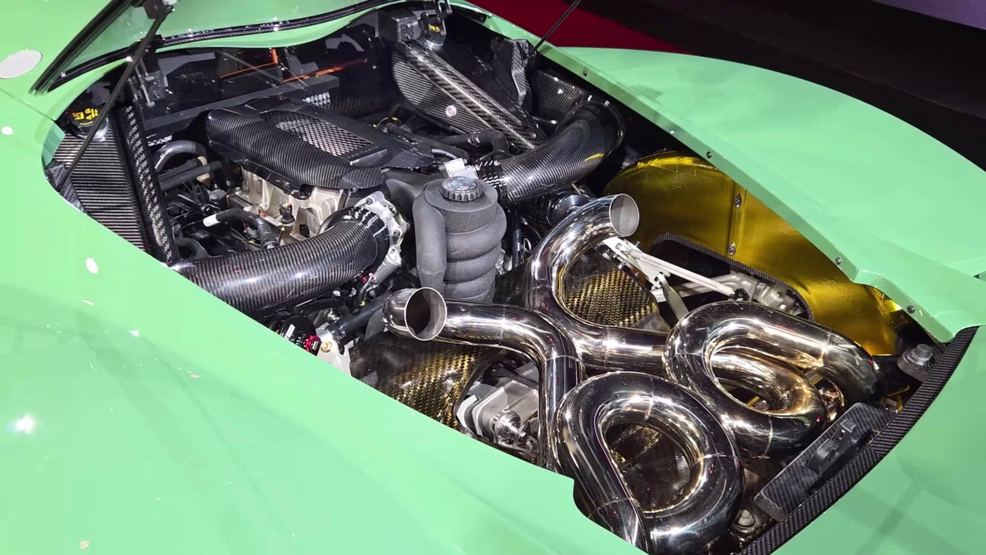 Compartimento do motor V8 do Capricorn 01 Zagato