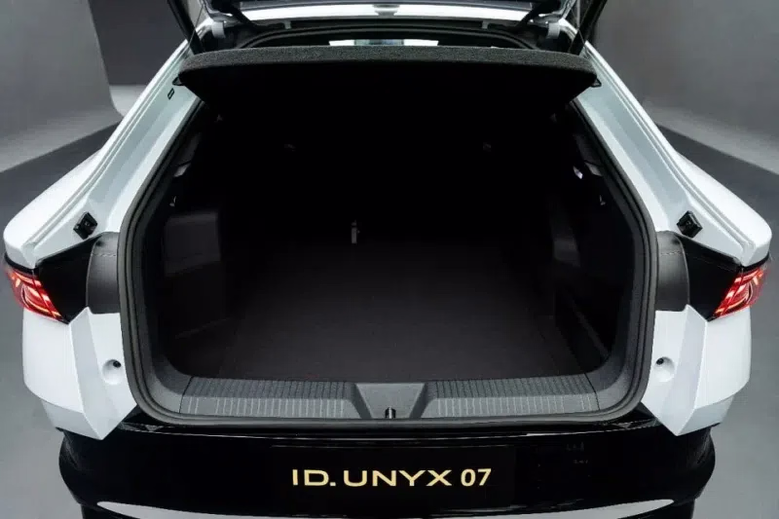 Porta-malas amplo do Volkswagen ID. Unyx 07
