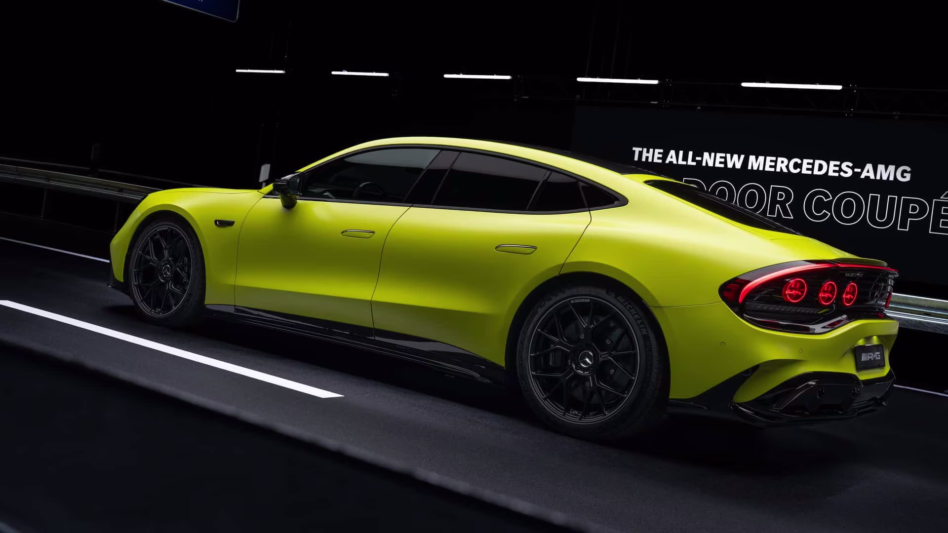 Mercedes-AMG GT elétrico de quatro portas em imagem oficial de capa