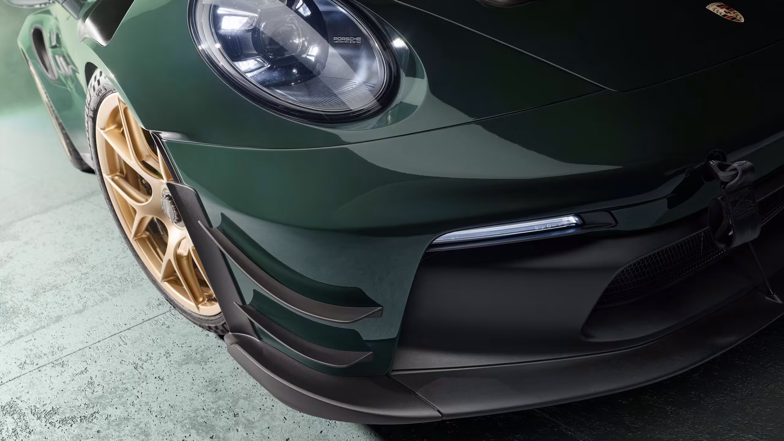Farol de LED dianteiro e flaps aerodinâmicos do Porsche 911 GT3 RS com Manthey Kit