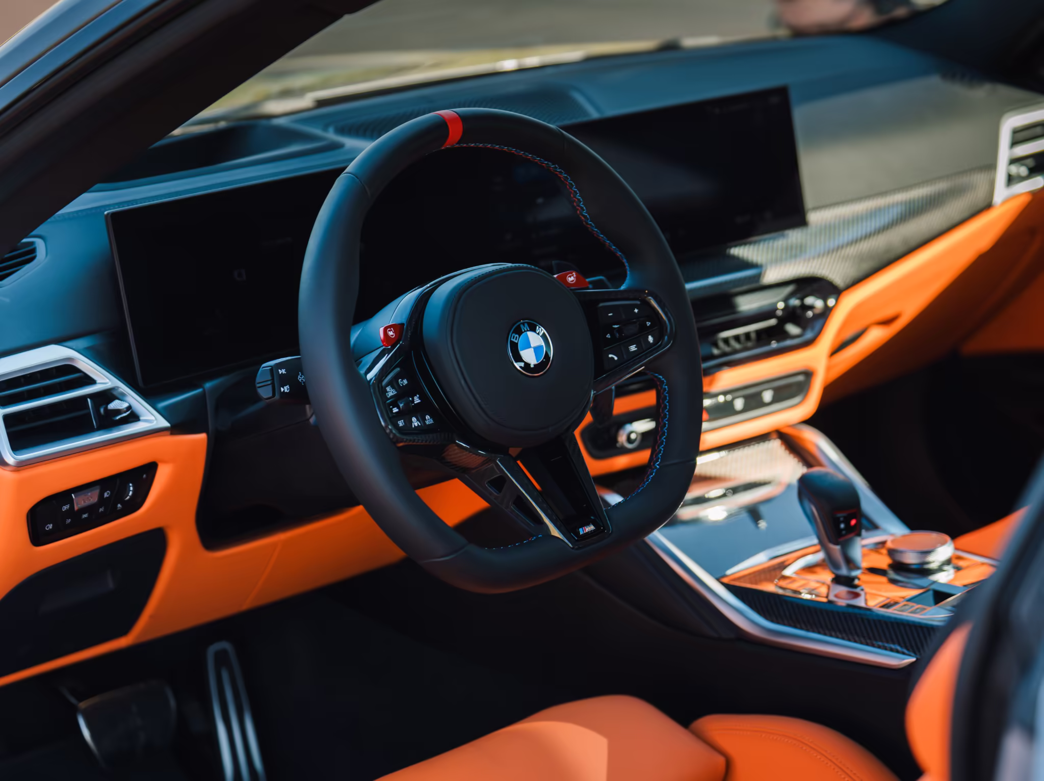 Interior do BMW M4 Competition brasileiro