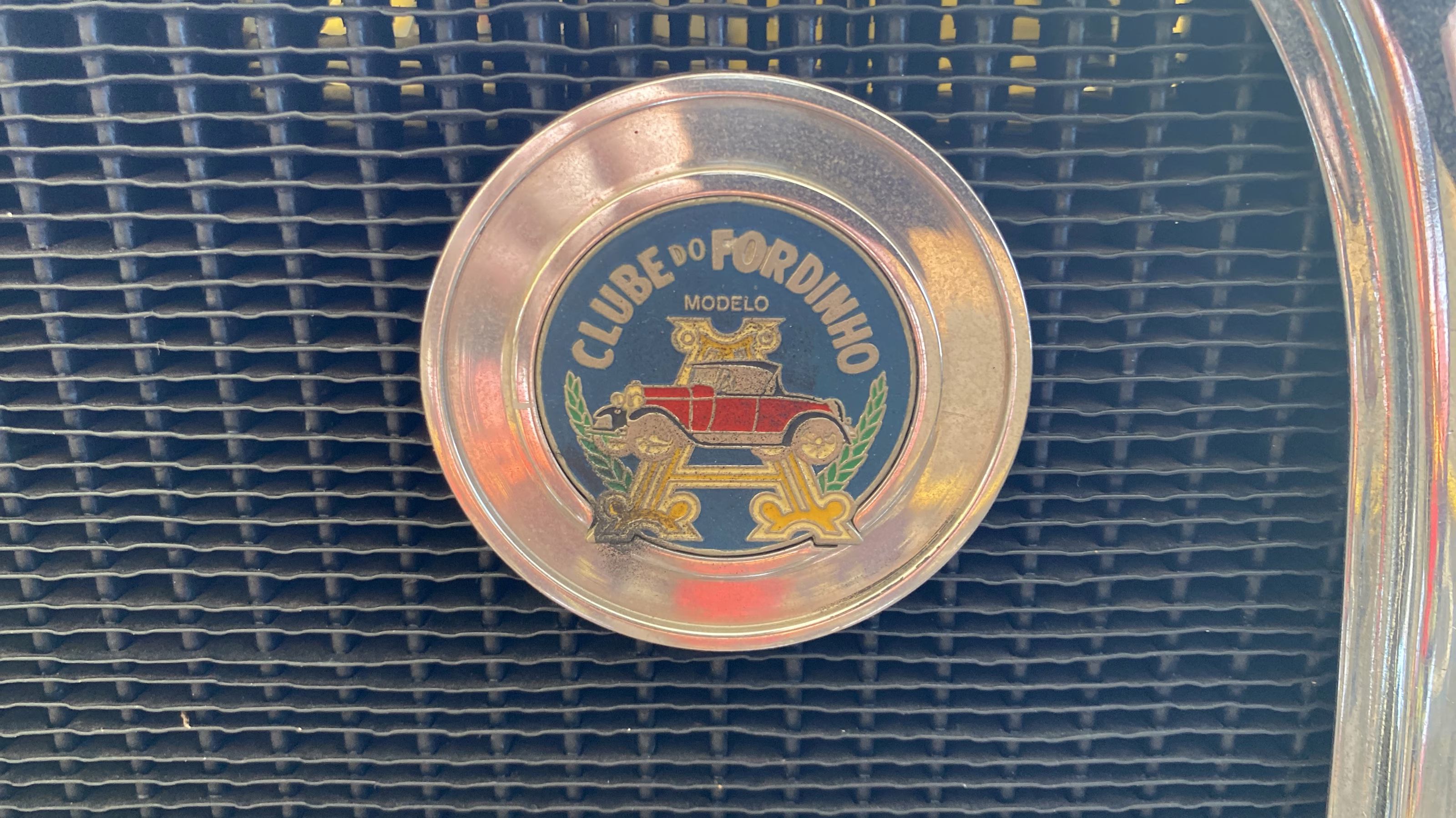 Emblema Clube do Ford Antigo no radiador do Ford Model A Tudor Sedan 1928
