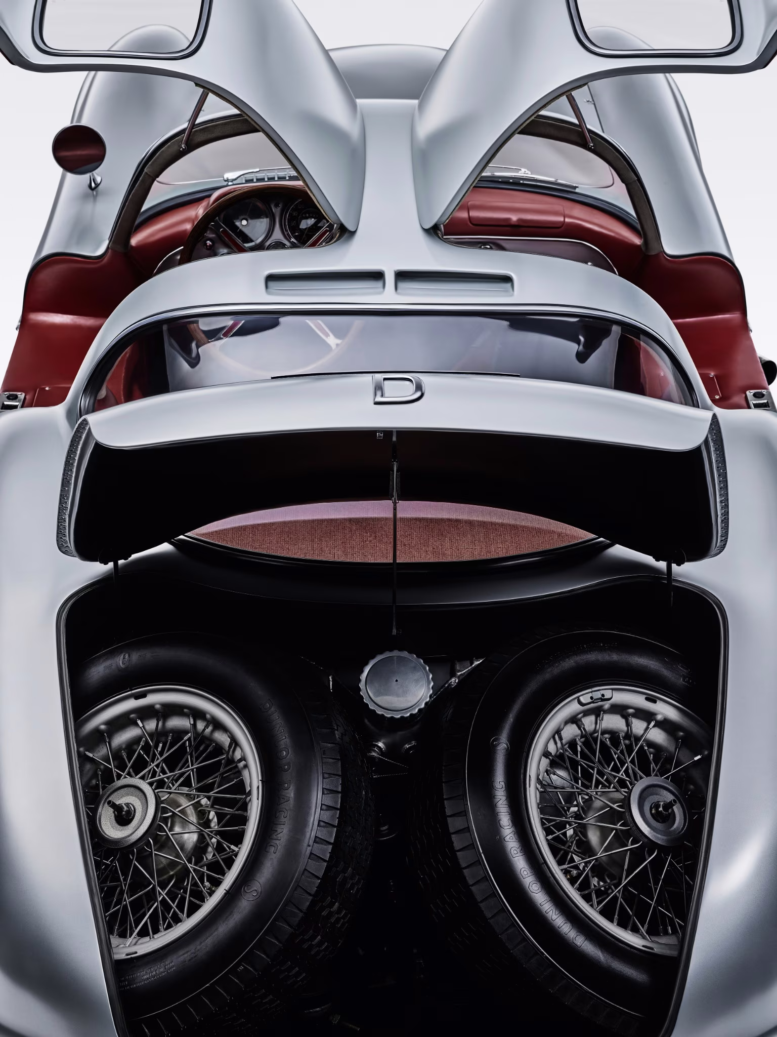 Interior do Mercedes-Benz 300 SLR Uhlenhaut Coupé em imagem oficial