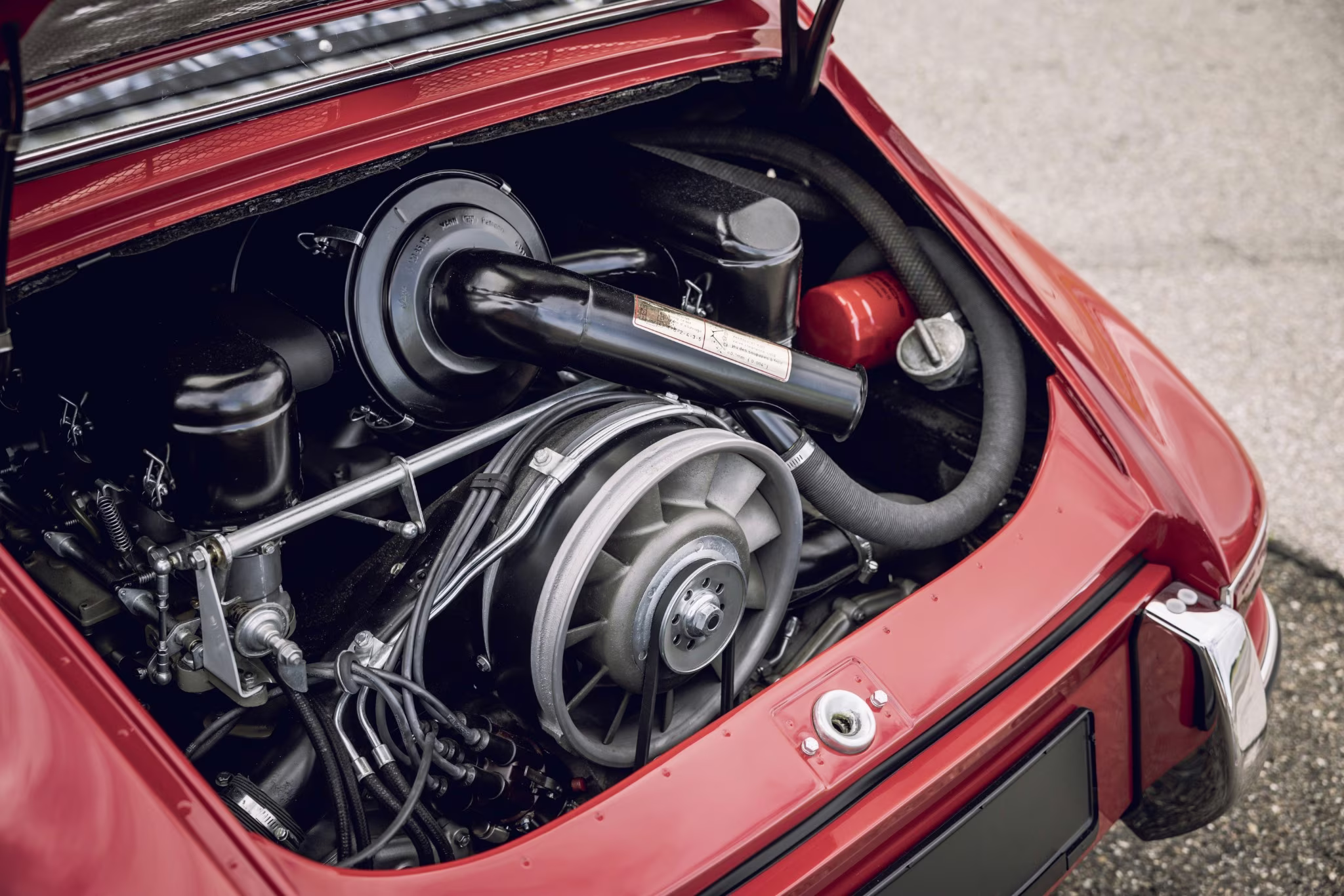 Motor boxer traseiro do Porsche 901 em imagem oficial da Porsche