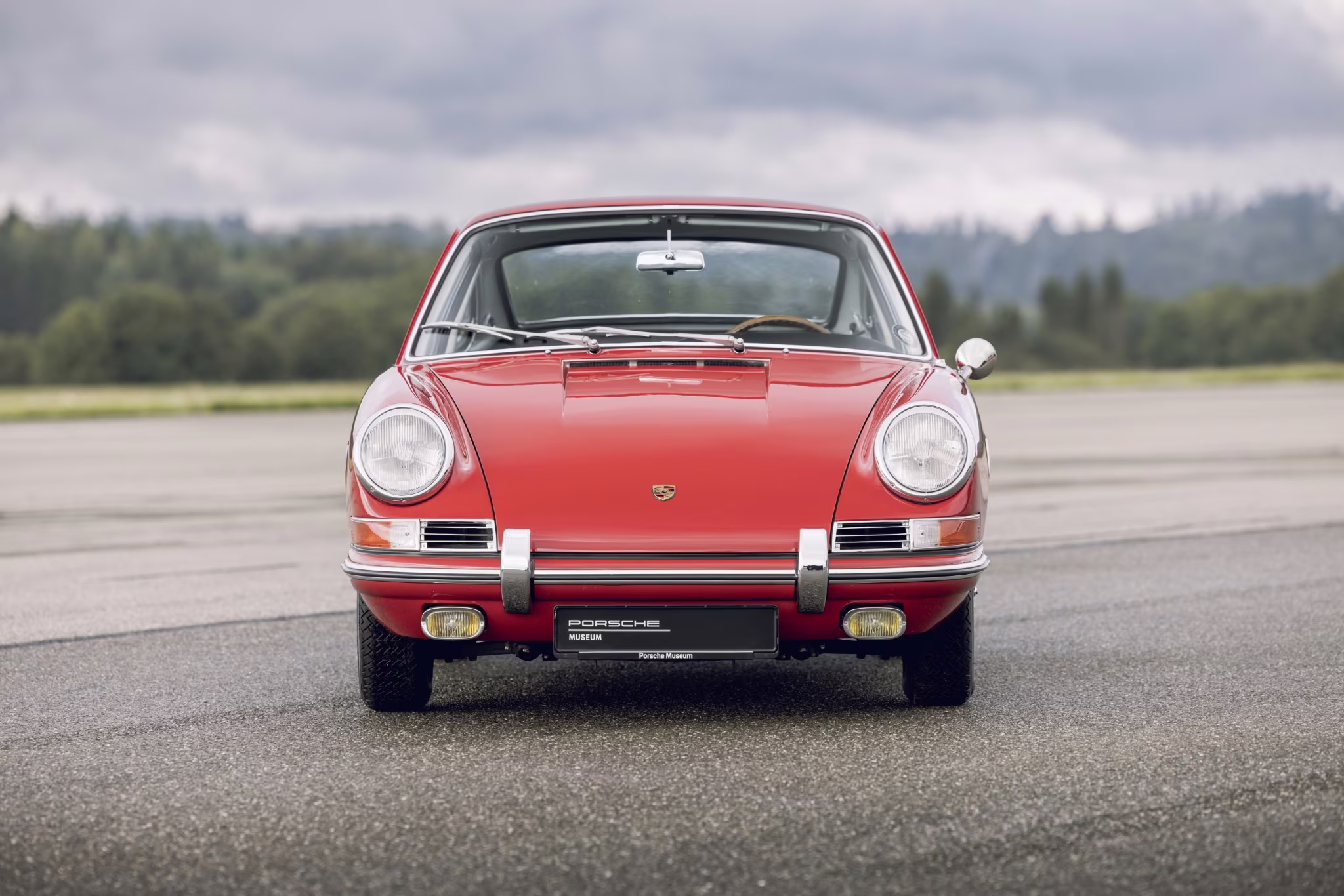 Porsche 901 visto de frente em imagem oficial da Porsche