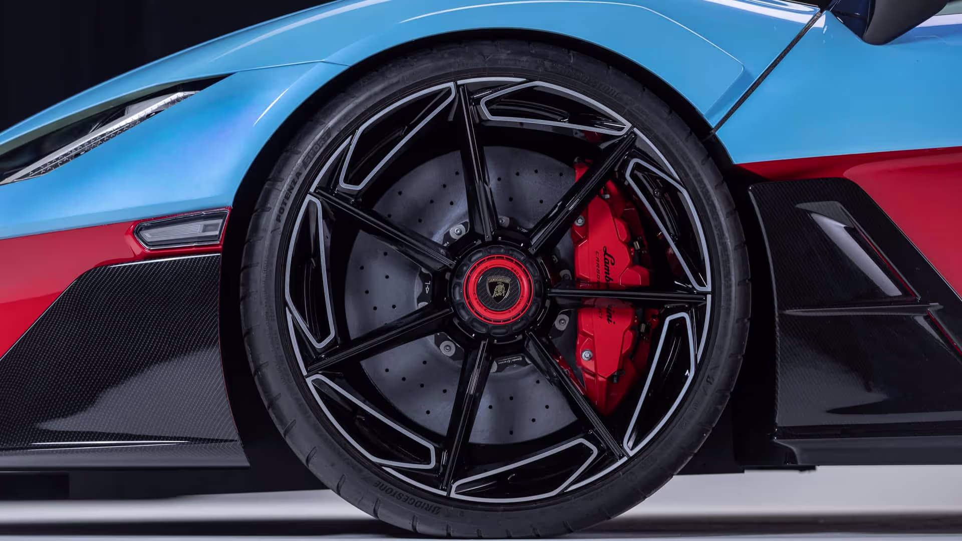 Detalhe da roda do Lamborghini Fenomeno Roadster