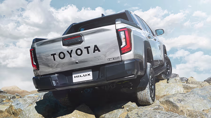 Nova Toyota Hilux 2027 em trecho fora de estrada