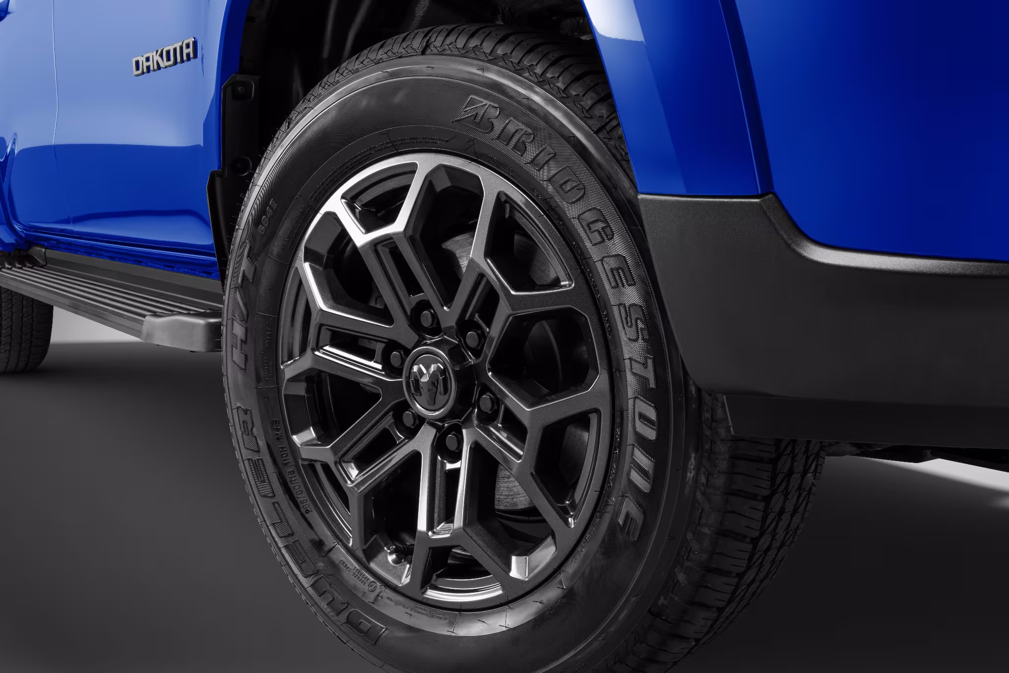 Roda de 18 polegadas da Ram Dakota Laramie Night Edition com acabamento escurecido
