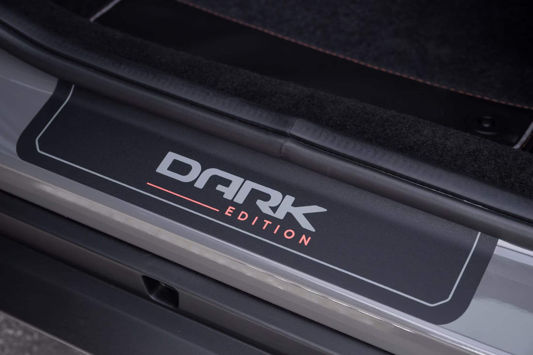 Protetor de soleira Dark Edition no Citroën Basalt