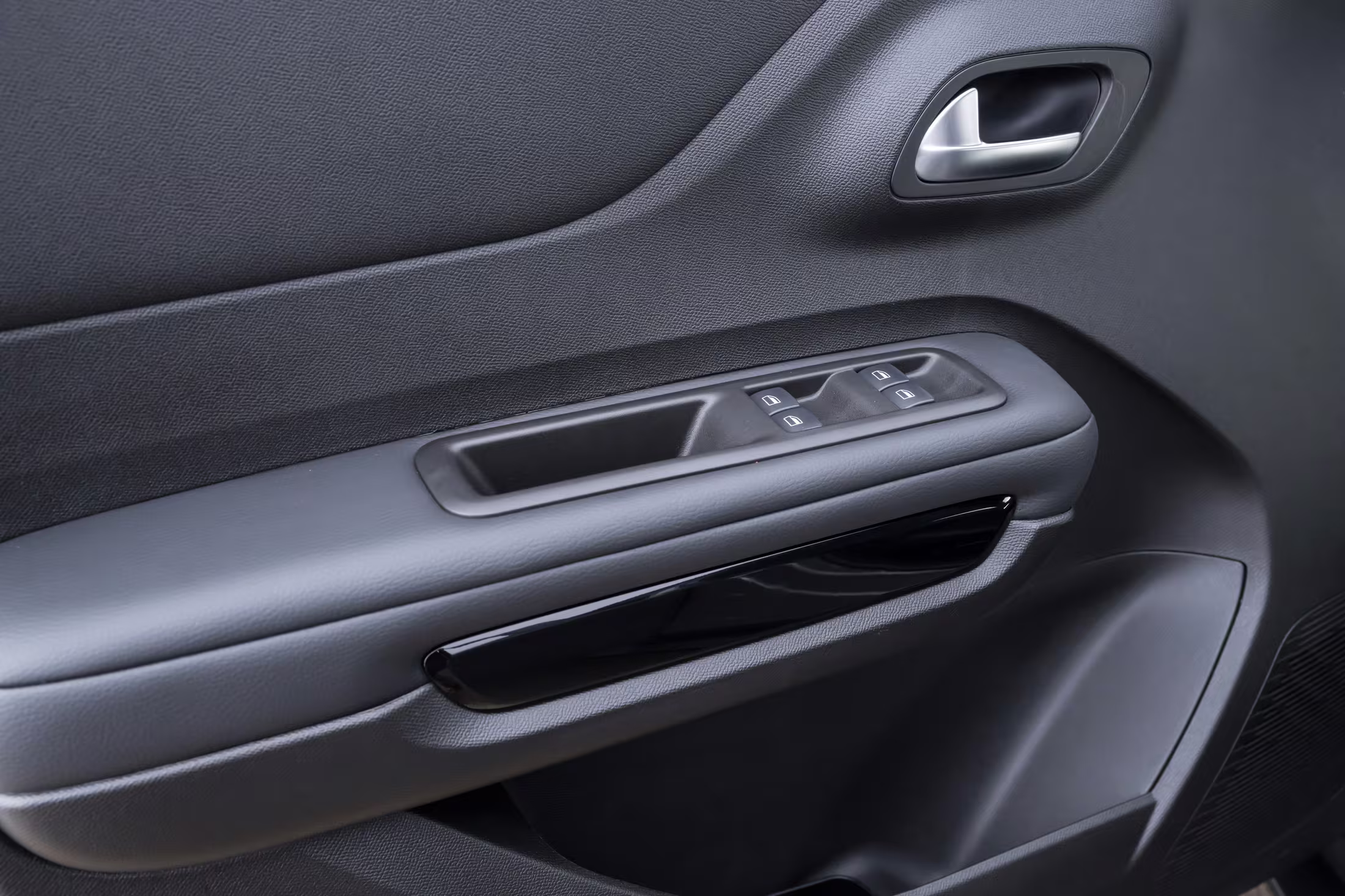Acabamento de porta do Citroën Basalt Dark Edition