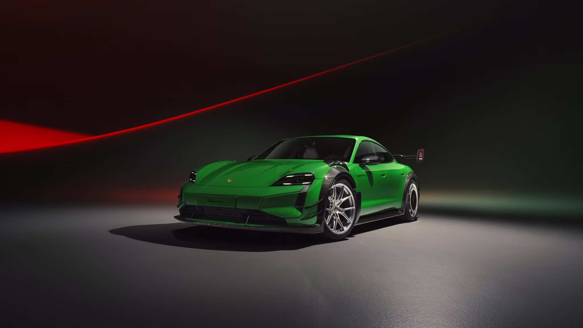 Porsche Taycan Turbo GT com kit Manthey em imagem oficial de pista