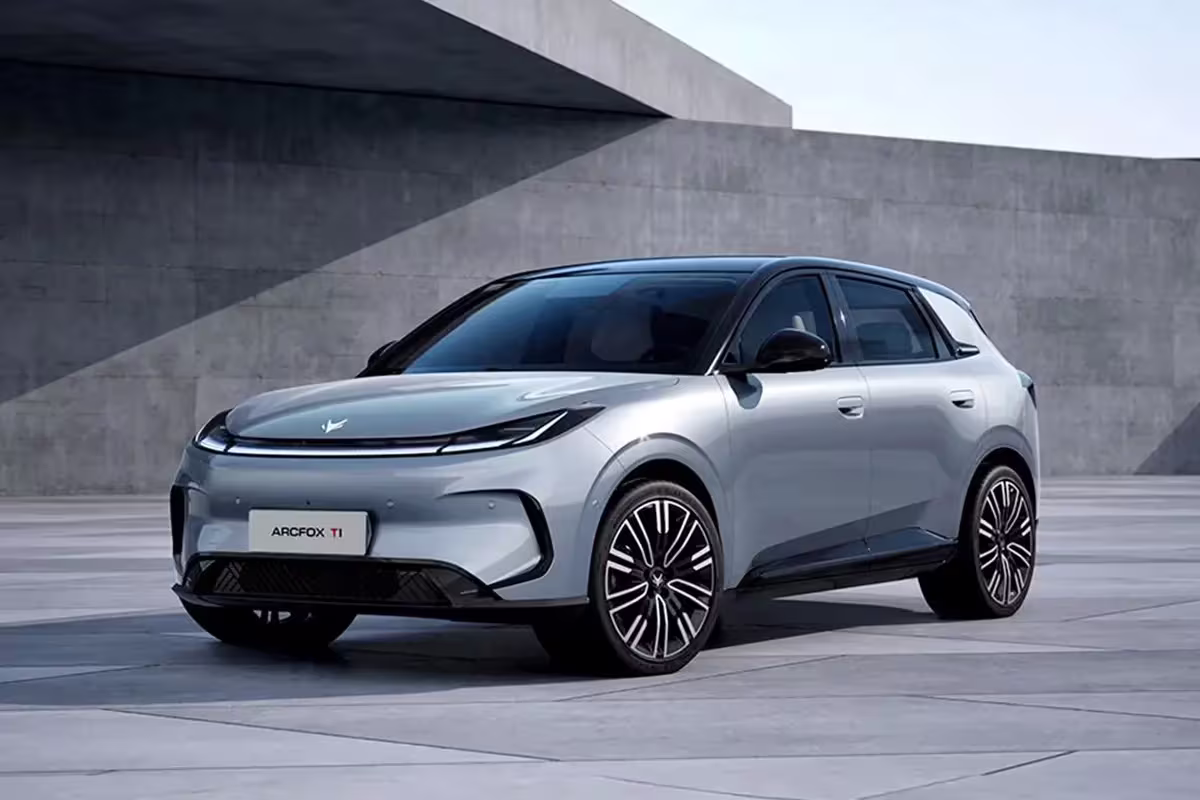 Modelos da BAIC e Arcfox no Salão de Pequim